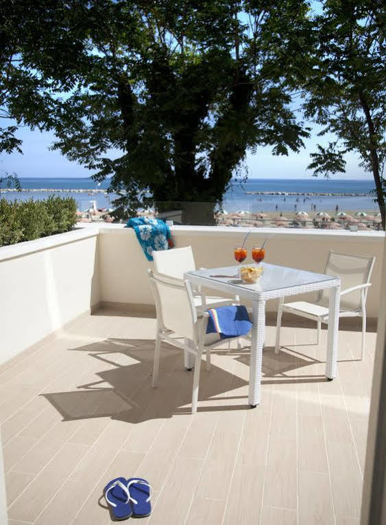 Marina Beach Suite Hotel Rimini Extérieur photo